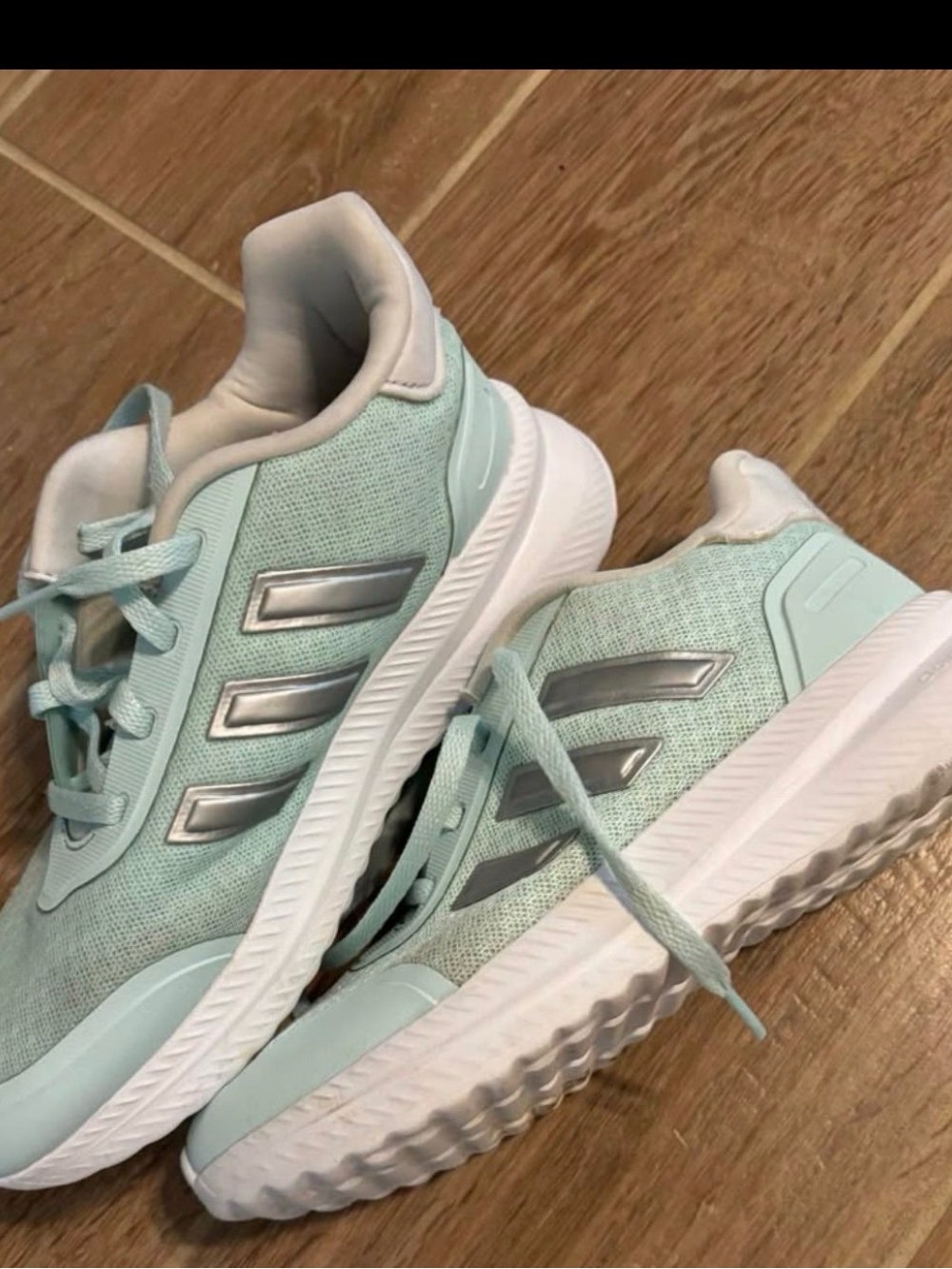 adidas Kids Light Mint Lace-Up Sneakers with Silver Stripes size 3 girls